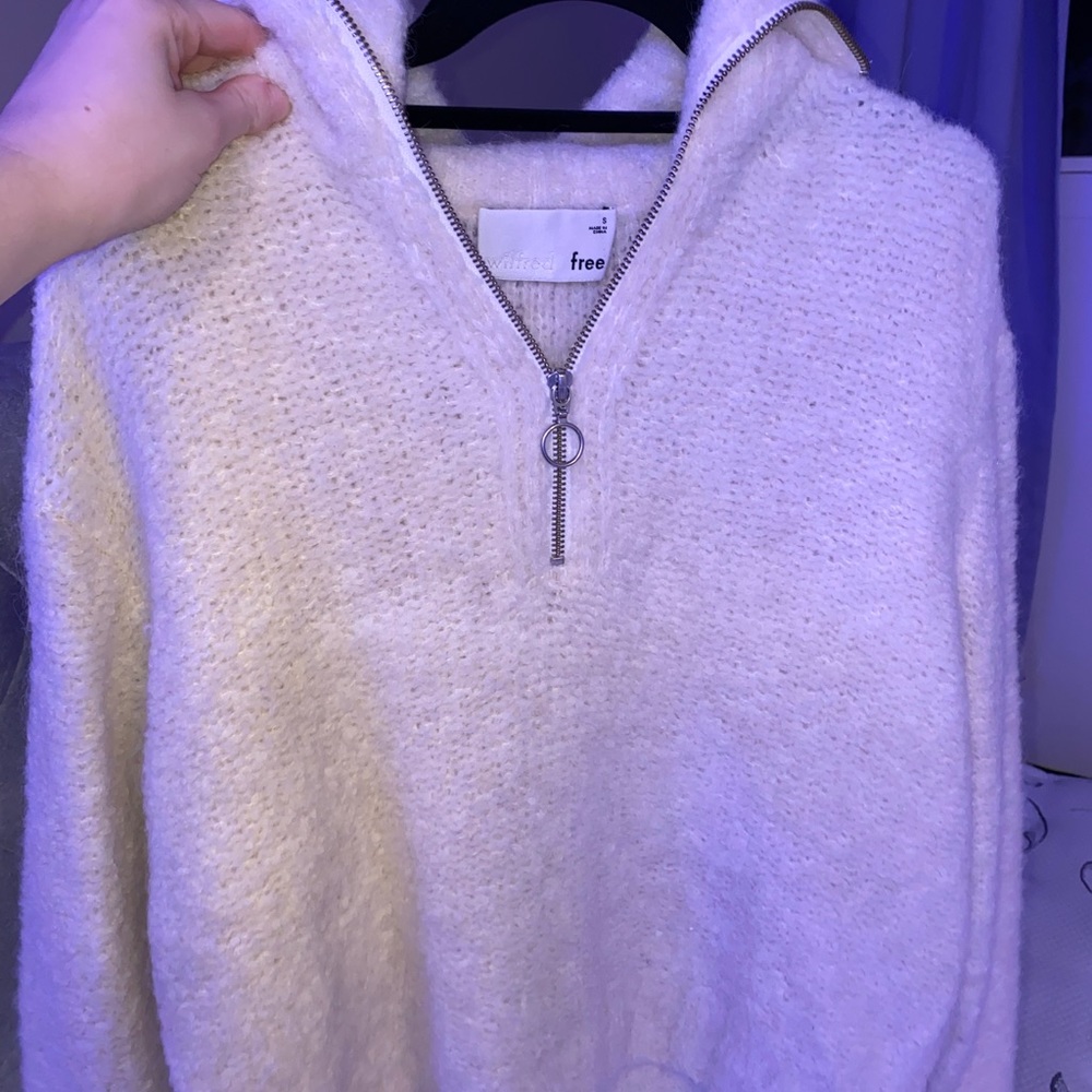 White aritzia sweater